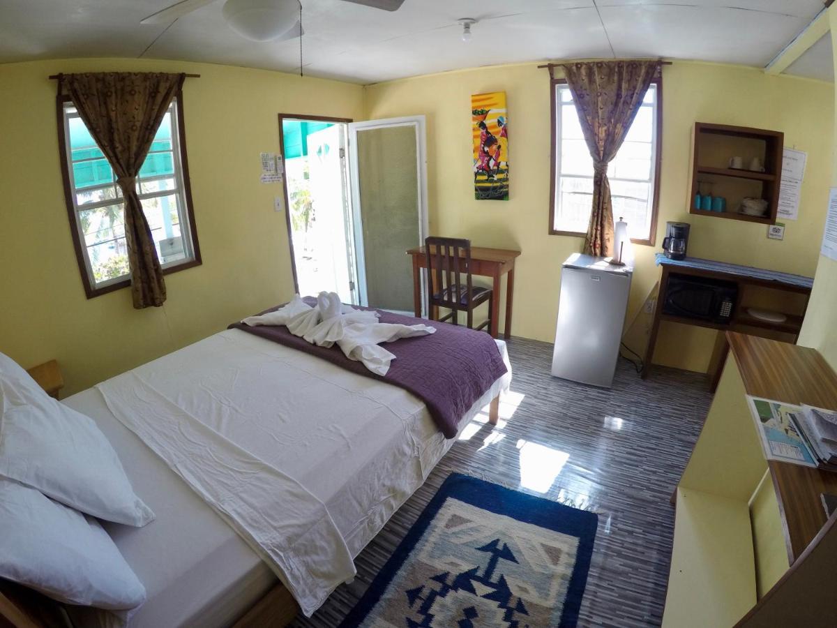 Chila'S Accommodations Caye Caulker Exterior photo