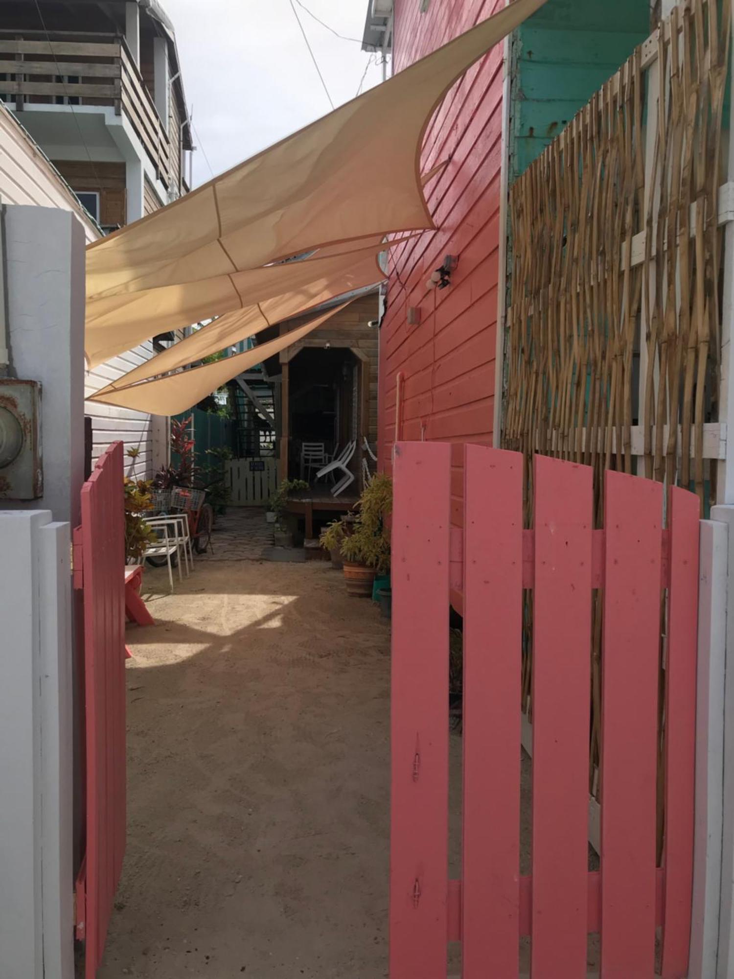 Chila'S Accommodations Caye Caulker Exterior photo