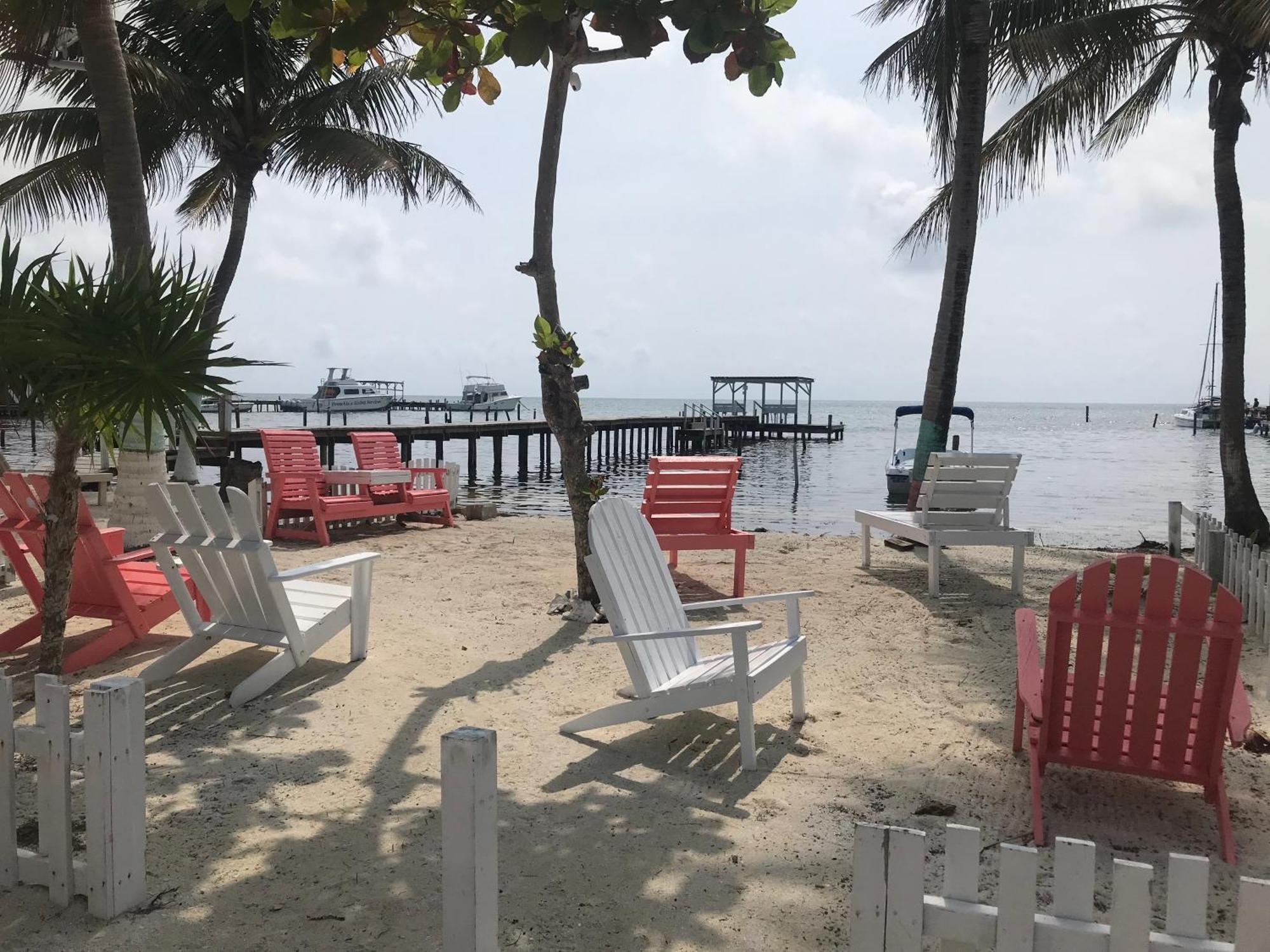 Chila'S Accommodations Caye Caulker Exterior photo
