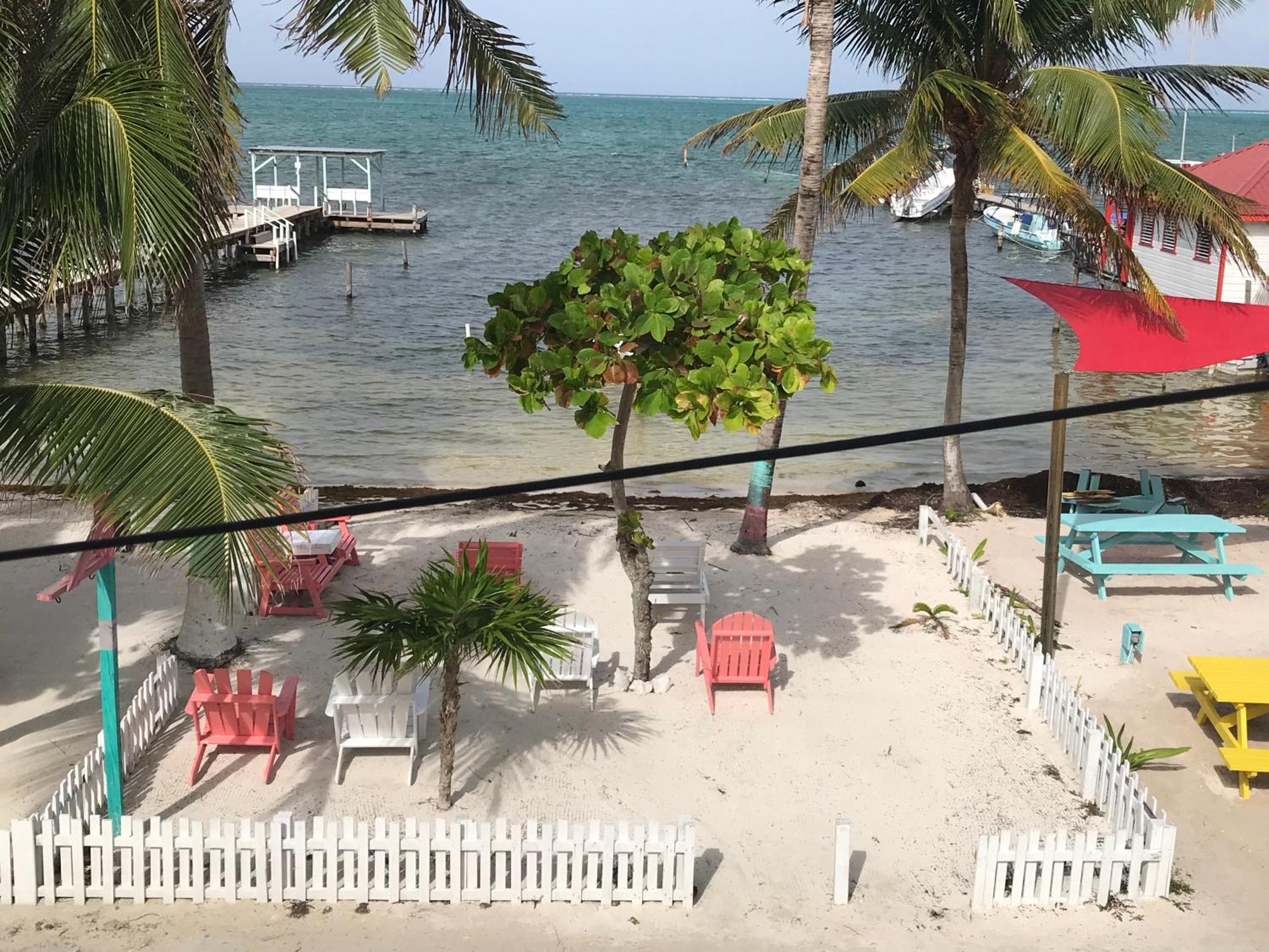 Chila'S Accommodations Caye Caulker Exterior photo
